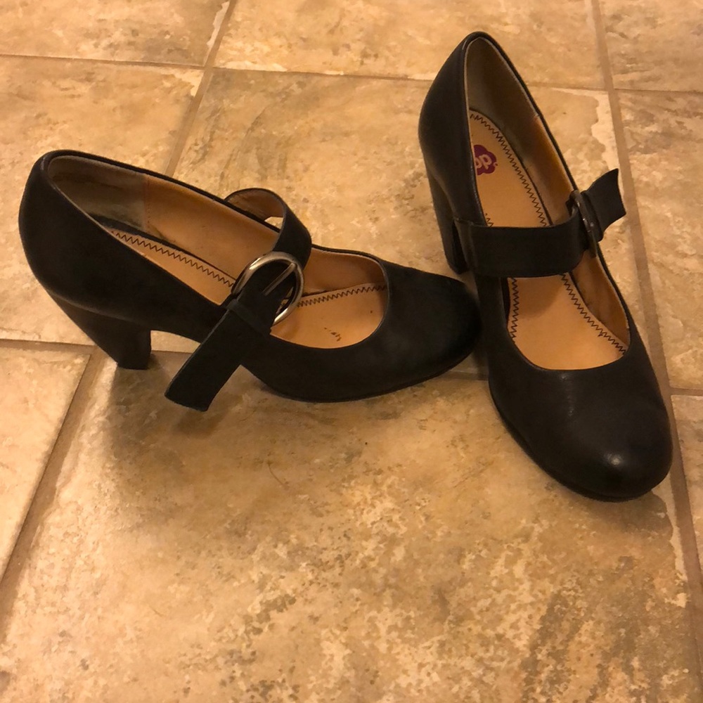 Black size 7 Mary Jane heels